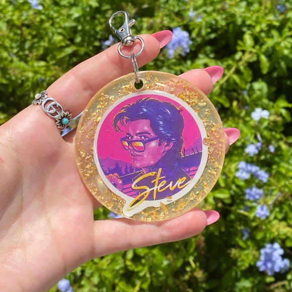 Stranger Things Purple Steve Harrington Cartoon & Gold Flakes Keychain - Picture 7 of 17